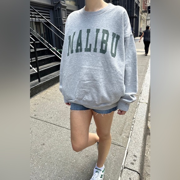 Brandy Melville Malibu crewneck - Picture 1 of 2